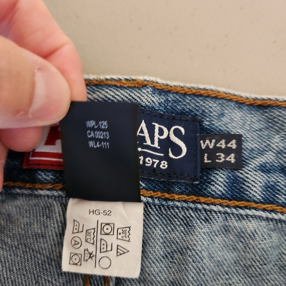 Chaps Men's Relaxed Fit Denim Jeans - Picture 5 of 6